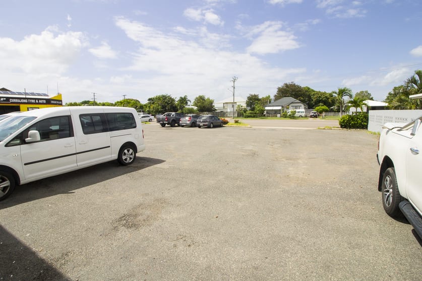 Click to view all images 1/37 Hammett Street Currajong QLD 4812 - Image 3