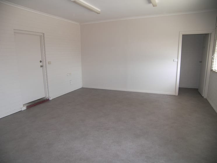 Click to view all images 22 McDowalls Road East Bendigo VIC 3550 - Image 2
