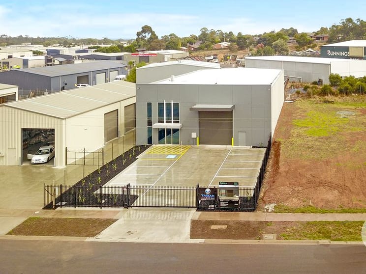 Click to view all images 16 Masterson Court Warragul VIC 3820 - Image 2