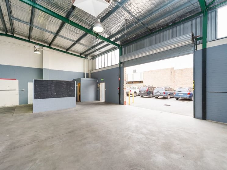 Click to view all images Unit 4/5 Hayden Court Myaree WA 6154 - Image 2