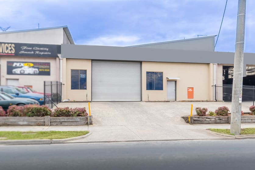 Click to view all images 32 Molan Street Ringwood VIC 3134 - Image 2