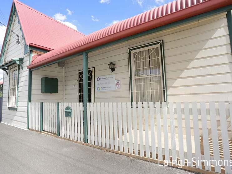 Click to view all images 15 Albion Street Harris Park NSW 2150 - Image 1