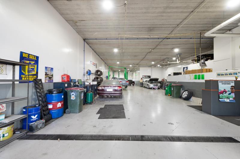 Click to view all images Unit 3/545 McDonalds Road South Morang VIC 3752 - Image 2