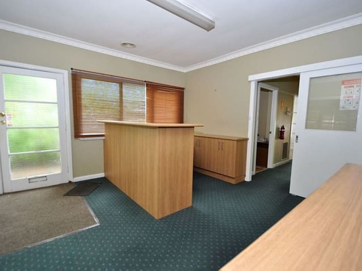 Click to view all images 450 Hargreaves Street Bendigo VIC 3550 - Image 2