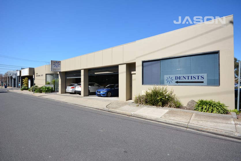 Click to view all images 2/23 Louis Street Airport West VIC 3042 - Image 3