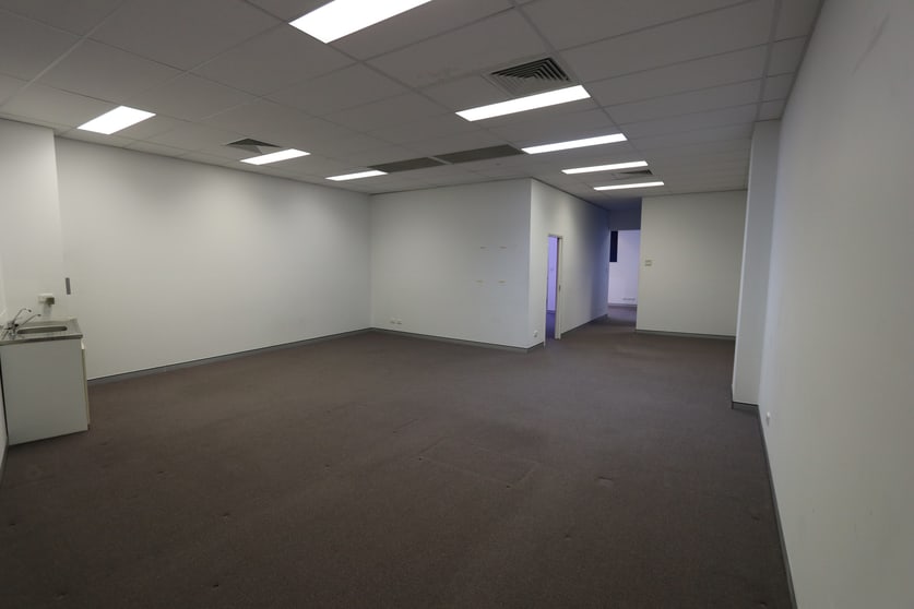Click to view all images 93 West Burleigh Road Burleigh Heads QLD 4220 - Image 2