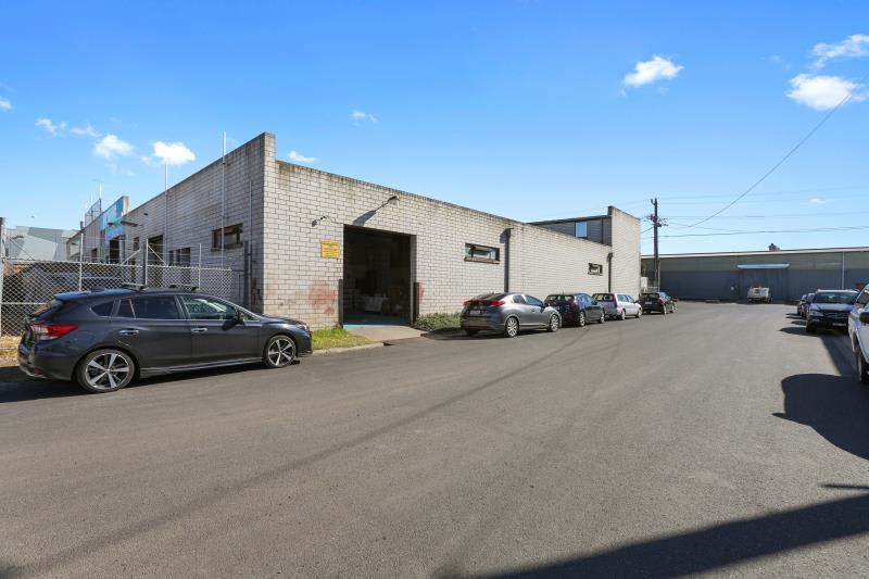 Click to view all images 73 Triholm Avenue Laverton VIC 3028 - Image 3