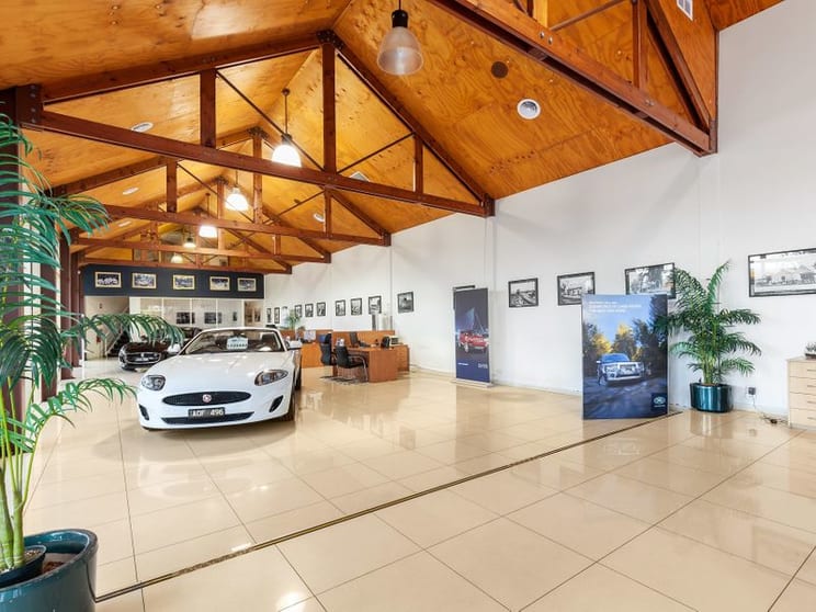 Click to view all images 561 Doncaster Road Doncaster VIC 3108 - Image 2