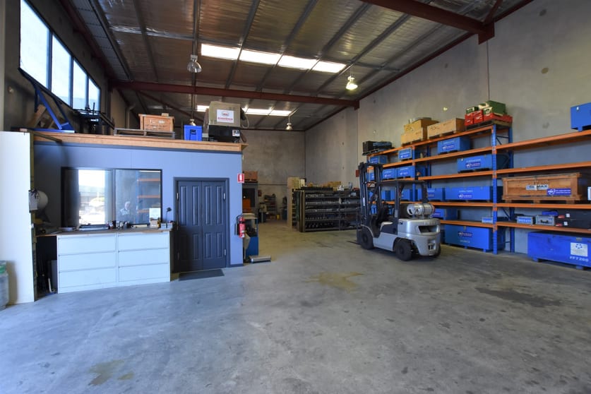 Click to view all images Unit 4/240 STAR STREET Welshpool WA 6106 - Image 3
