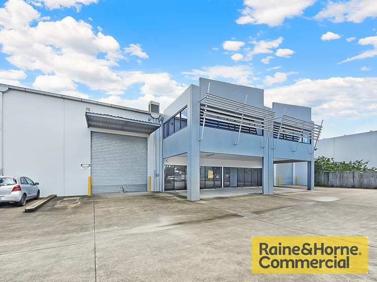 Click to view all images 2/300 Cullen Avenue Eagle Farm QLD 4009 - Image 1