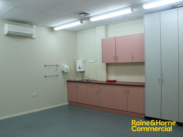 Click to view all images Suite 17 46-52 Baylis Street Wagga Wagga NSW 2650 - Image 3