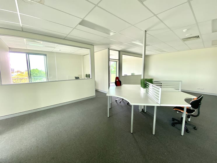 Click to view all images Suite 3/84 Brisbane Road Labrador QLD 4215 - Image 3