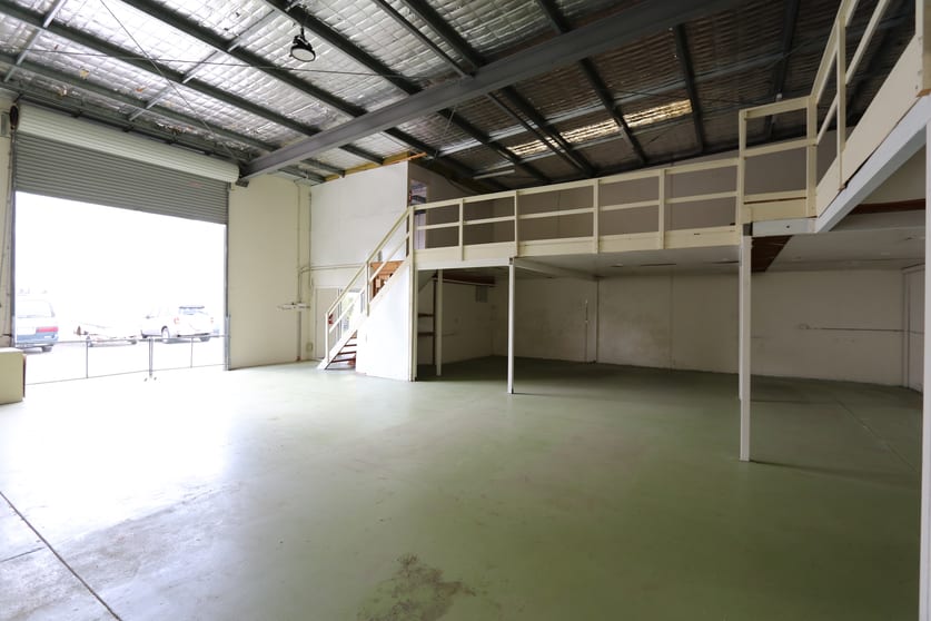 Click to view all images 2/8 Fremantle Street Burleigh Heads QLD 4220 - Image 3