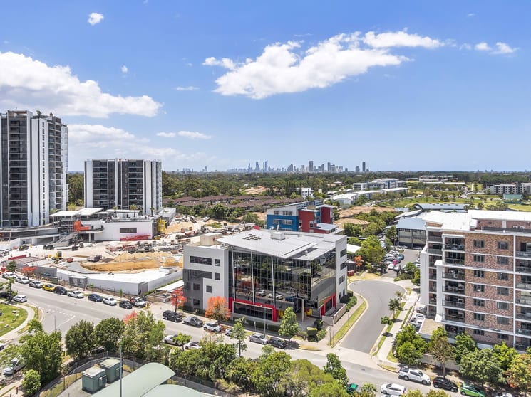 Click to view all images 2 Boston Court Varsity Lakes QLD 4227 - Image 2