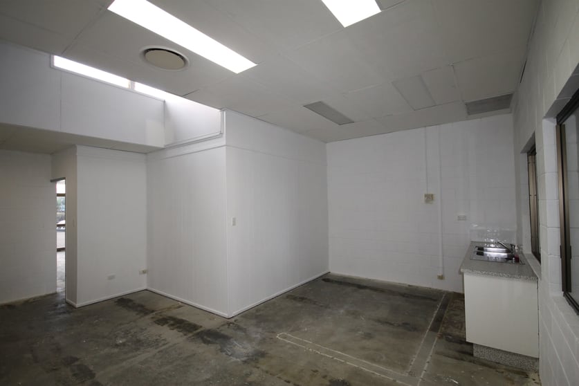 Click to view all images 2/153 Old Cleveland Road Capalaba QLD 4157 - Image 3