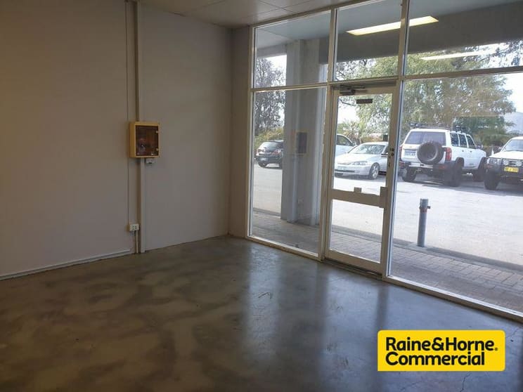 Click to view all images Unit 2 / 3 Vanden Way Joondalup WA 6027 - Image 3