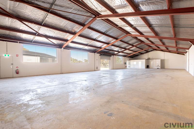 Click to view all images 17 Daly Street Queanbeyan West NSW 2620 - Image 3