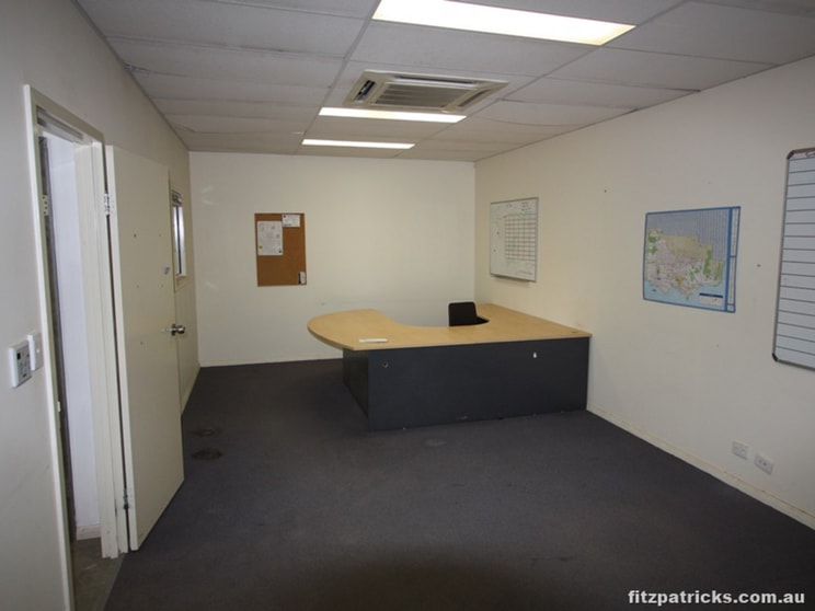 Click to view all images 2/1 Riedell Street Wagga Wagga NSW 2650 - Image 3