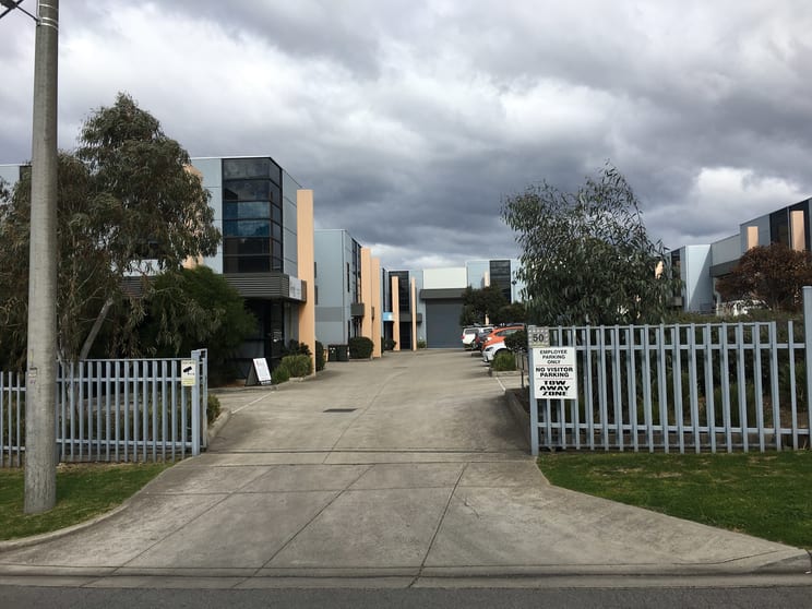 Click to view all images 10/50 Heaths Court Mill Park VIC 3082 - Image 1