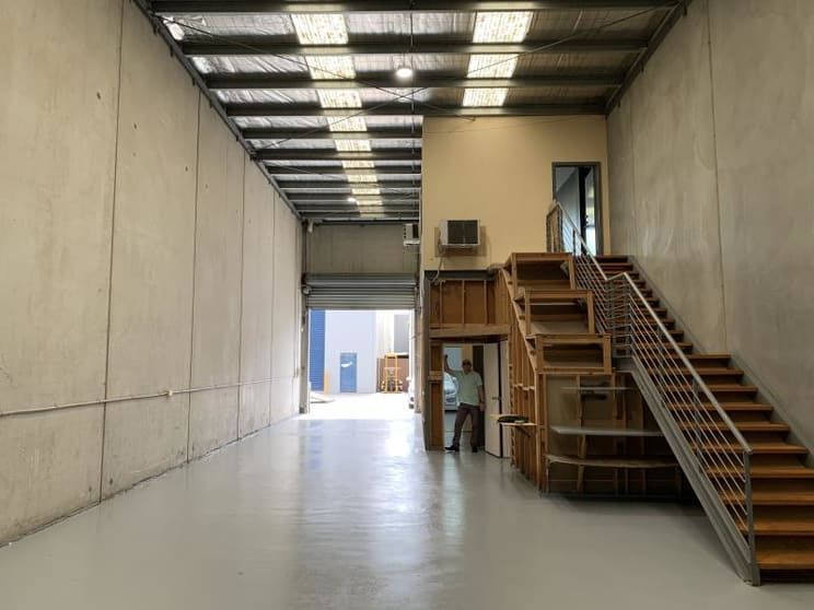 Click to view all images Unit 1/1-202 Lorimer Street Port Melbourne VIC 3207 - Image 2