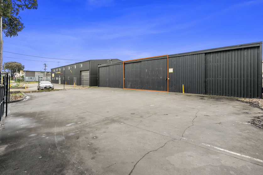 Click to view all images 2/13 The Esplanade North Shore VIC 3214 - Image 3