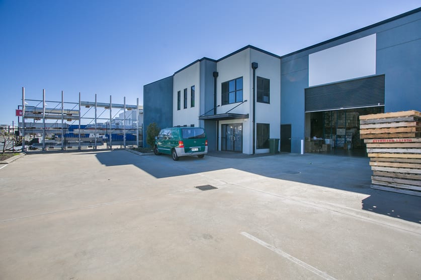 Click to view all images 46 Tacoma Circuit Canning Vale WA 6155 - Image 2