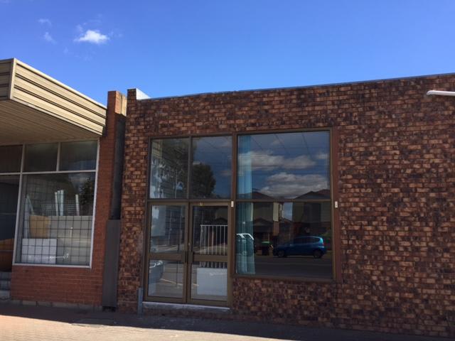 Click to view all images 52 McKenzie Street Melton VIC 3337 - Image 2