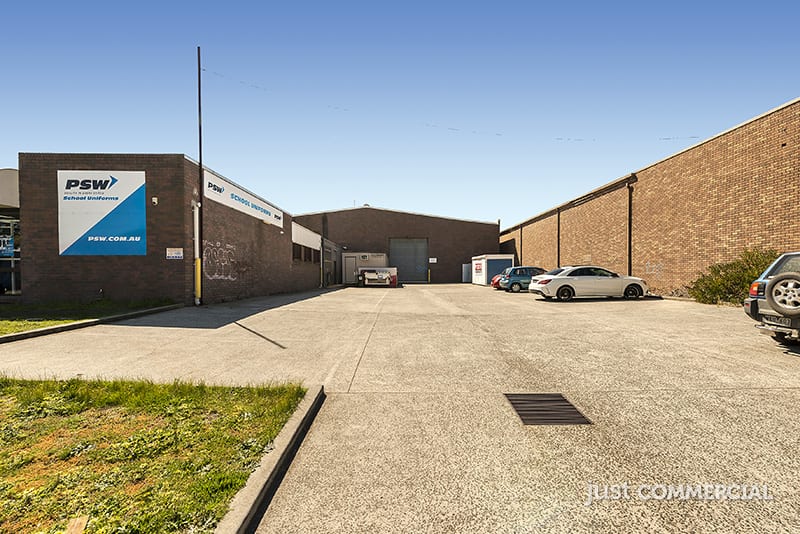 Click to view all images 15 Mills Street Cheltenham VIC 3192 - Image 3