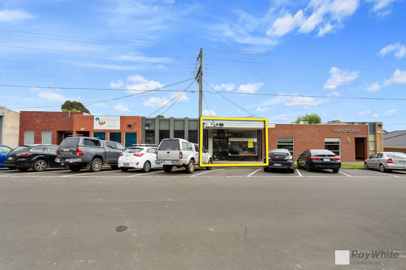 Click to view all images 33A Sunhill Rd Mount Waverley VIC 3149 - Image 3