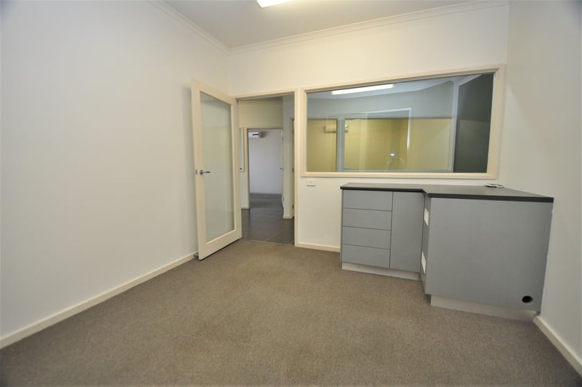 Click to view all images 25 Hesling Court East Bendigo VIC 3550 - Image 3