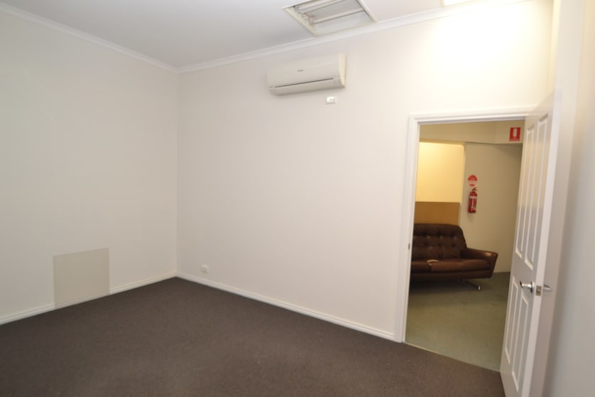 Click to view all images 266 Hare Street Echuca VIC 3564 - Image 2