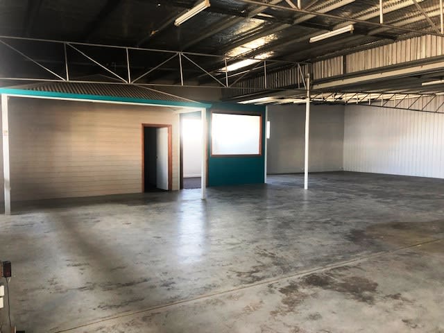 Click to view all images 8 Wright Street Busselton WA 6280 - Image 2
