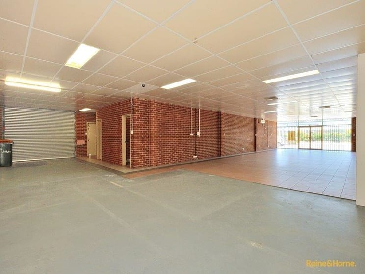 Click to view all images 1/5 Leach Crescent Rockingham WA 6168 - Image 2