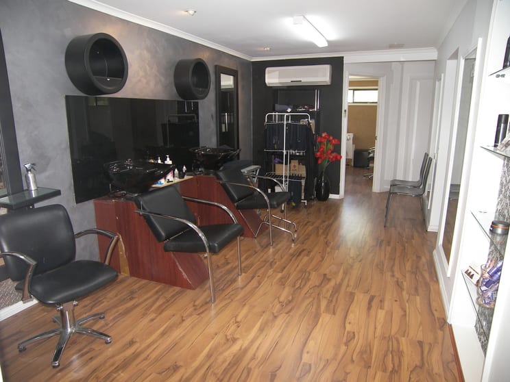 Click to view all images 2/11 Lowndes Street Kennington VIC 3550 - Image 3