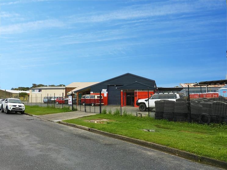 Click to view all images 23 & 23a June Street Coffs Harbour NSW 2450 - Image 3