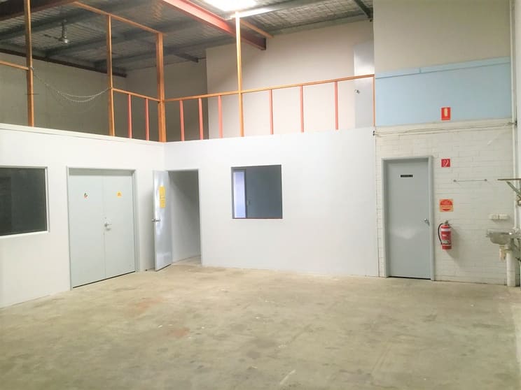 Click to view all images 7/91 Leach Highway Kewdale WA 6105 - Image 2