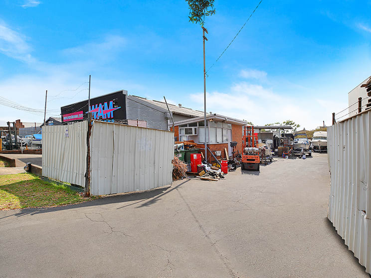 Click to view all images 52 Woodfield Boulevard Caringbah NSW 2229 - Image 1
