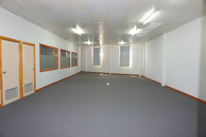 Click to view all images Suites, 123 John Street Singleton NSW 2330 - Image 1