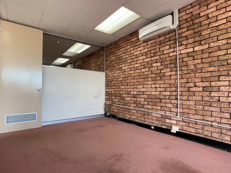 Click to view all images 1/15-23 Dumaresq St Campbelltown NSW 2560 - Image 3