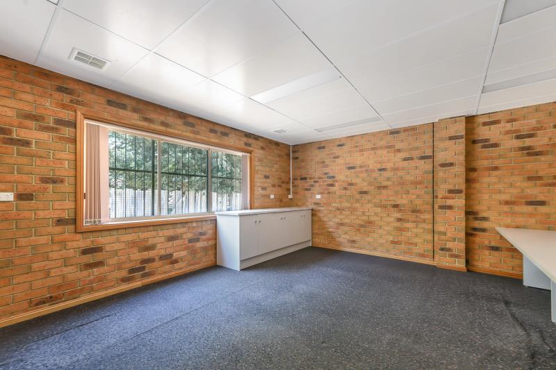 Click to view all images 32 Spring Square Hallam VIC 3803 - Image 3