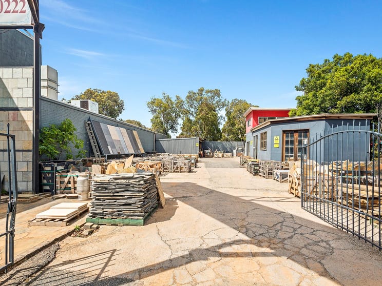 Click to view all images 256 Whitehorse Road Nunawading VIC 3131 - Image 2