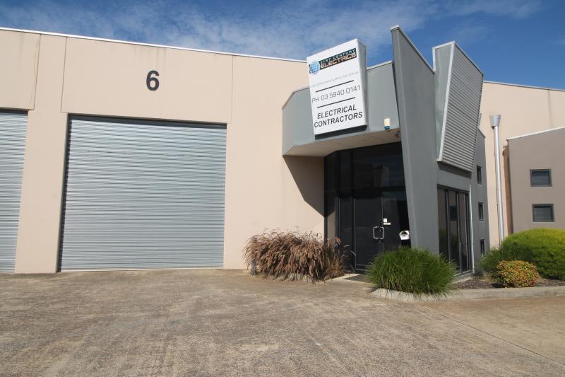 Click to view all images 6/6-8 Hogan Court Pakenham VIC 3810 - Image 3