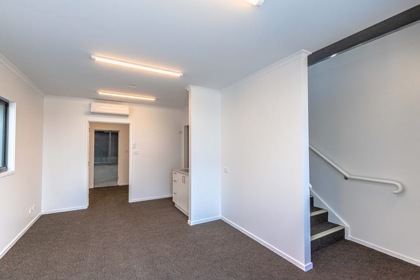 Click to view all images Unit 3/205 Kennedy Drive Cambridge TAS 7170 - Image 2