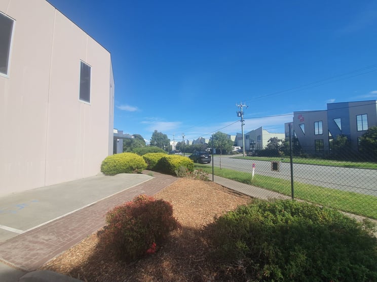 Click to view all images 60 Frankston Gardens Drive Carrum Downs VIC 3201 - Image 3