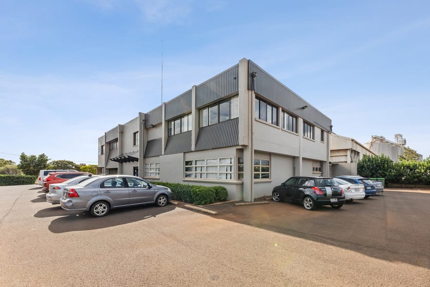 1/218 Anzac Avenue Harristown QLD 4350 - Image 3