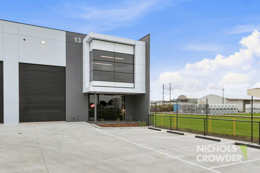 Click to view all images 13 Aspen Circuit Springvale VIC 3171 - Image 2