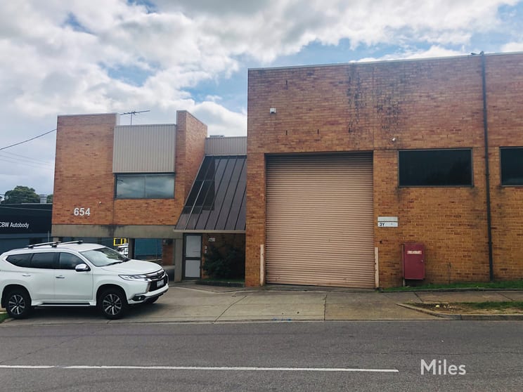 Click to view all images 1/654 Waterdale Road Heidelberg West VIC 3081 - Image 3