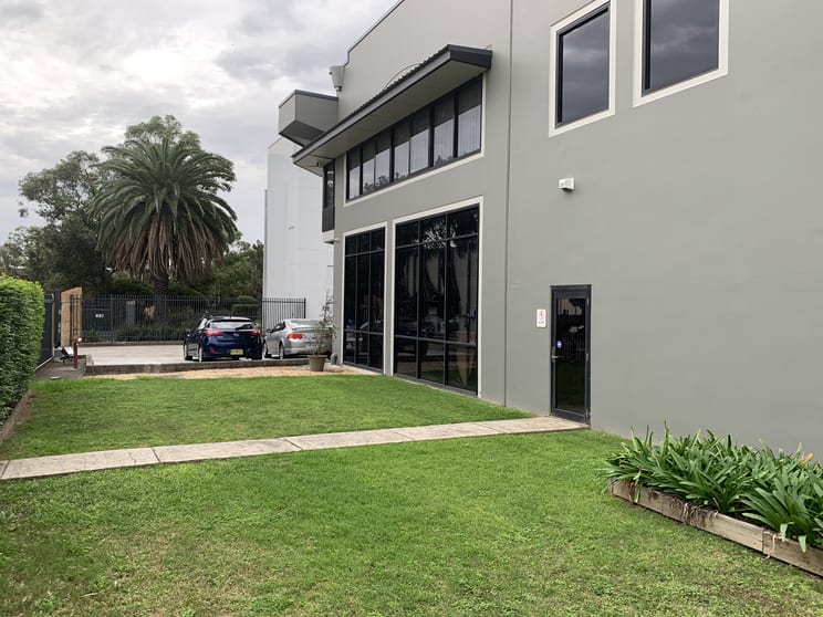 Click to view all images 1/6 Northumberland Road Caringbah NSW 2229 - Image 2