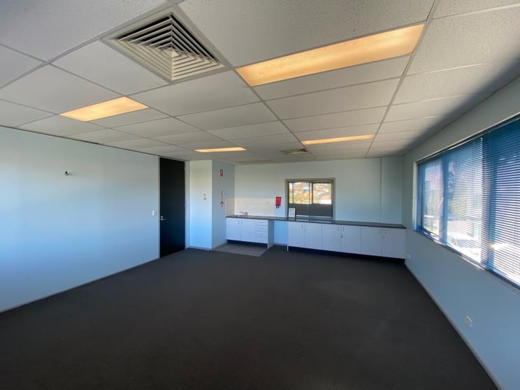 Click to view all images Unit 8/5 Merryvale Road Minto NSW 2566 - Image 3
