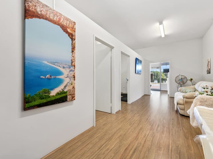 Click to view all images 306 The Strand Dianella WA 6059 - Image 2